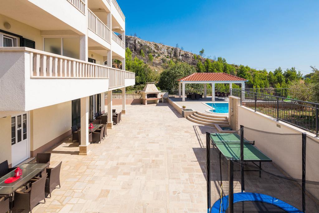 Beachfront Apartments Lara Omis Ngoại thất bức ảnh
