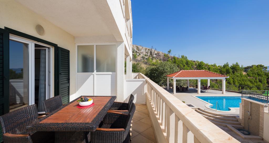 Beachfront Apartments Lara Omis Ngoại thất bức ảnh