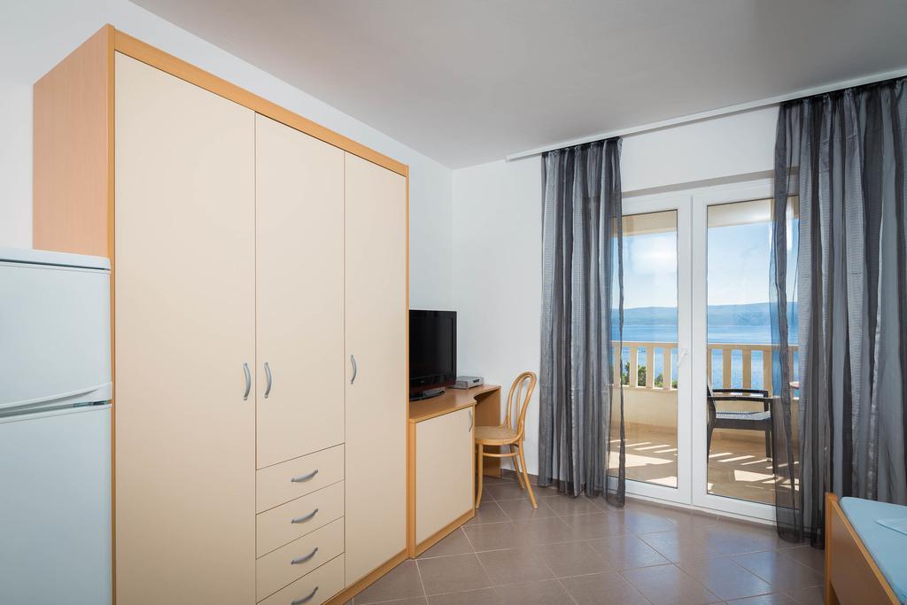Beachfront Apartments Lara Omis Ngoại thất bức ảnh