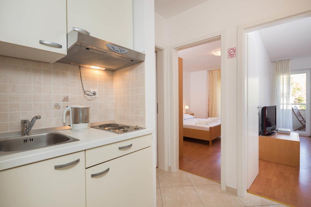 Beachfront Apartments Lara Omis Ngoại thất bức ảnh