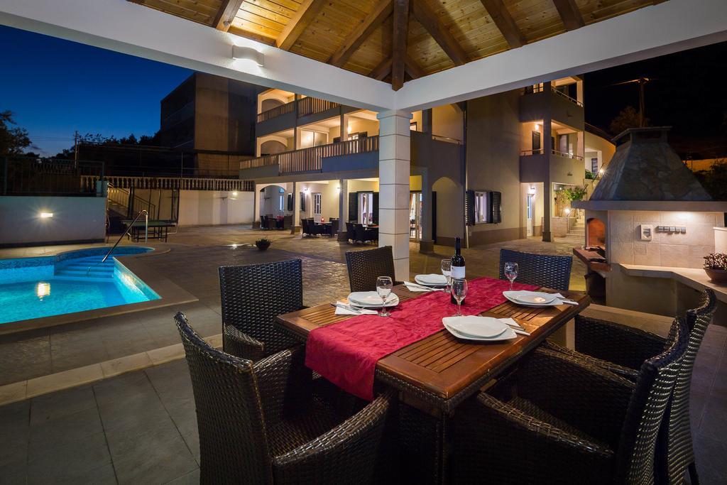 Beachfront Apartments Lara Omis Ngoại thất bức ảnh