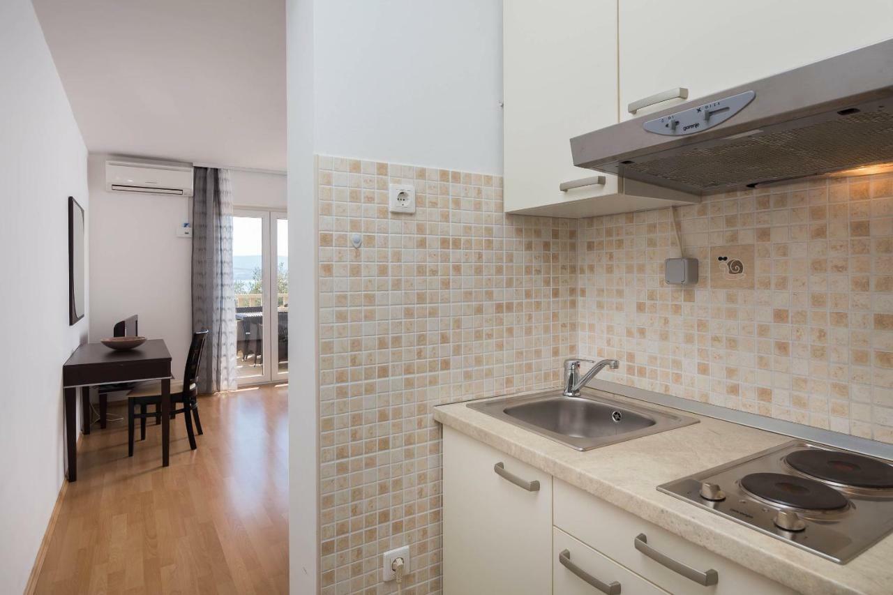 Beachfront Apartments Lara Omis Phòng bức ảnh